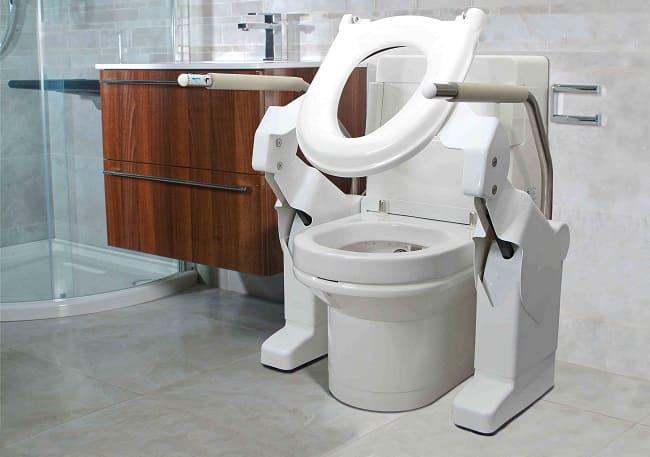 Ayudas técnicas en el baño: Cómo adaptar la ducha para personas mayores